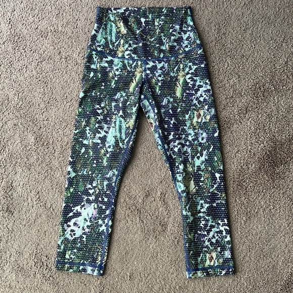 Lululemon Wunder Under Crop Full-On Luxtreme Roll Down Floral Sport White Multi - Picture 2 of 8